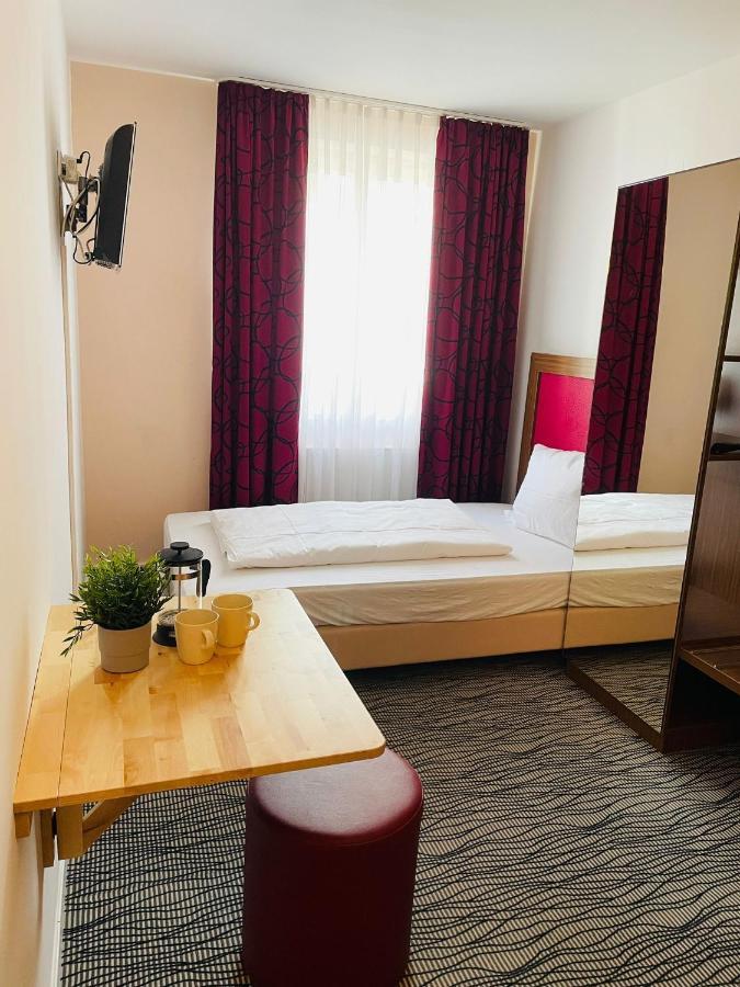 Point Hotel Apartments And Rooms Дрезден Экстерьер фото